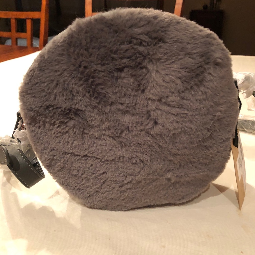 Round furry purse
